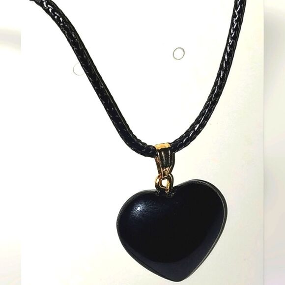 boutique Jewelry - Beautiful glass heart necklace for women and girls